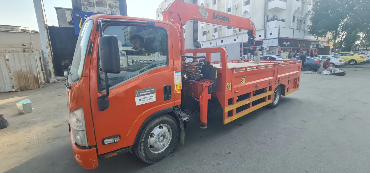 Boom truck 3 ton — Isuzu · 2016 · Orange