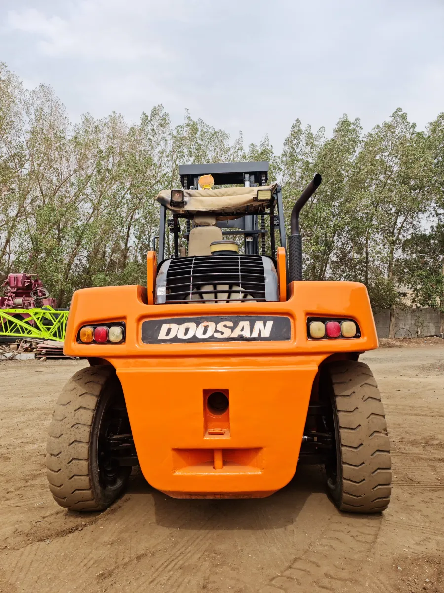 Forklift 16 ton — Doosan · D160S-5 · 2008 · Yellow — photo 2 of 6