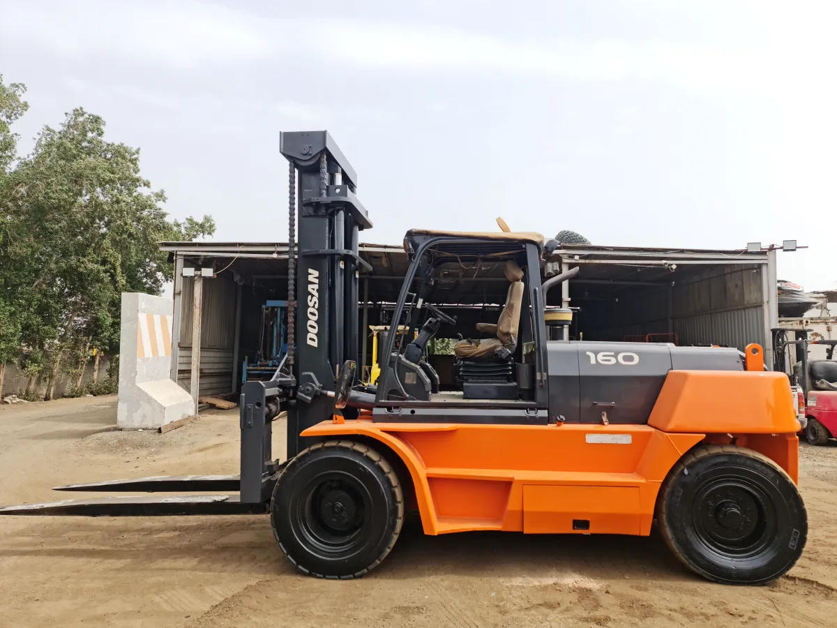 Forklift 16 ton — Doosan · D160S-5 · 2008 · Yellow — photo 3 of 6