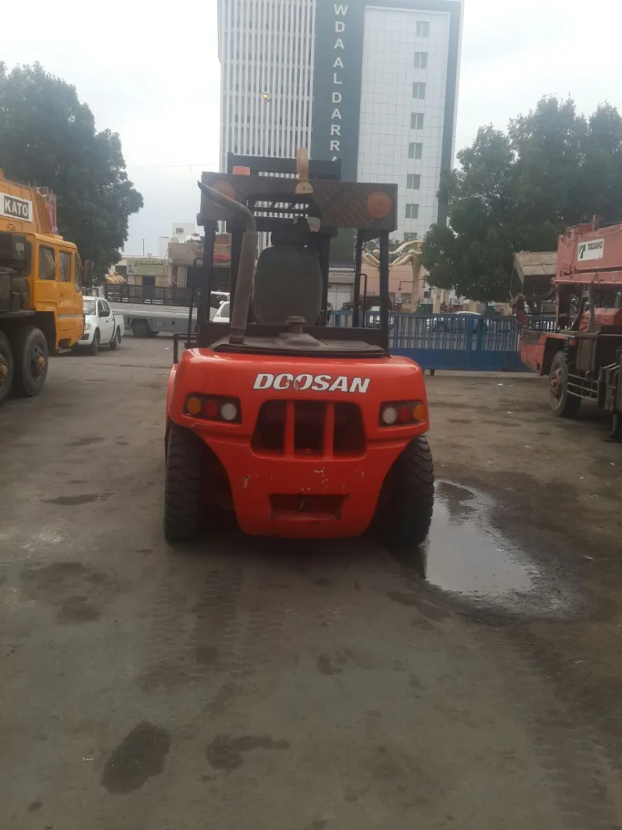 Forklift 7 ton — Doosan · D70S-5 · 2007 · Orange