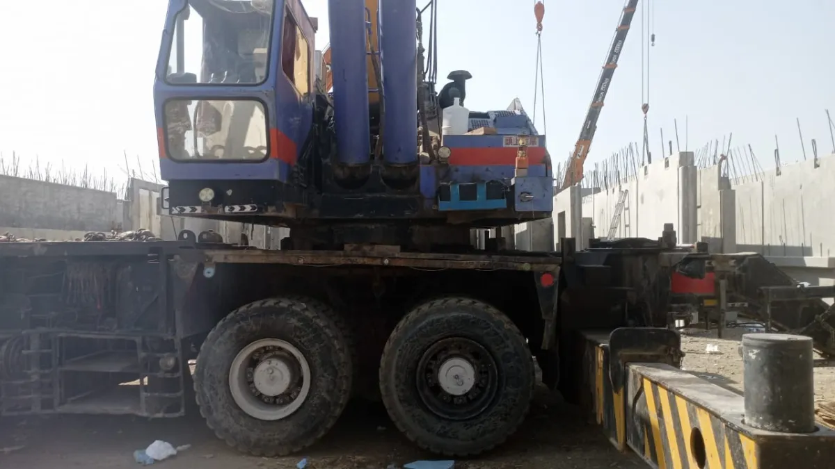 كرين 100 طن — تادانو · TG1000R · 1991 · اصفر — صورة 6 من 6