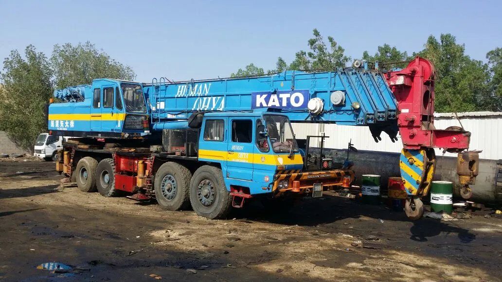 Crane 100 ton — Kato · NK-1000 · 1992 · Blue / Yellow