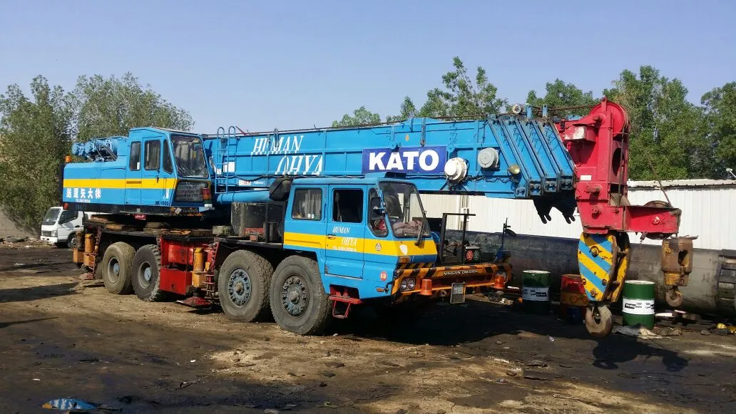 Crane 100 ton — Kato · NK-1000 · 1992 · Blue / Yellow — photo 2 of 6