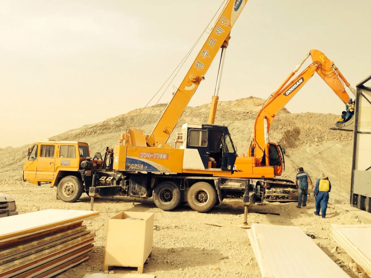 Crane 25 ton — Samsung · SC25H · 1996 · Orange