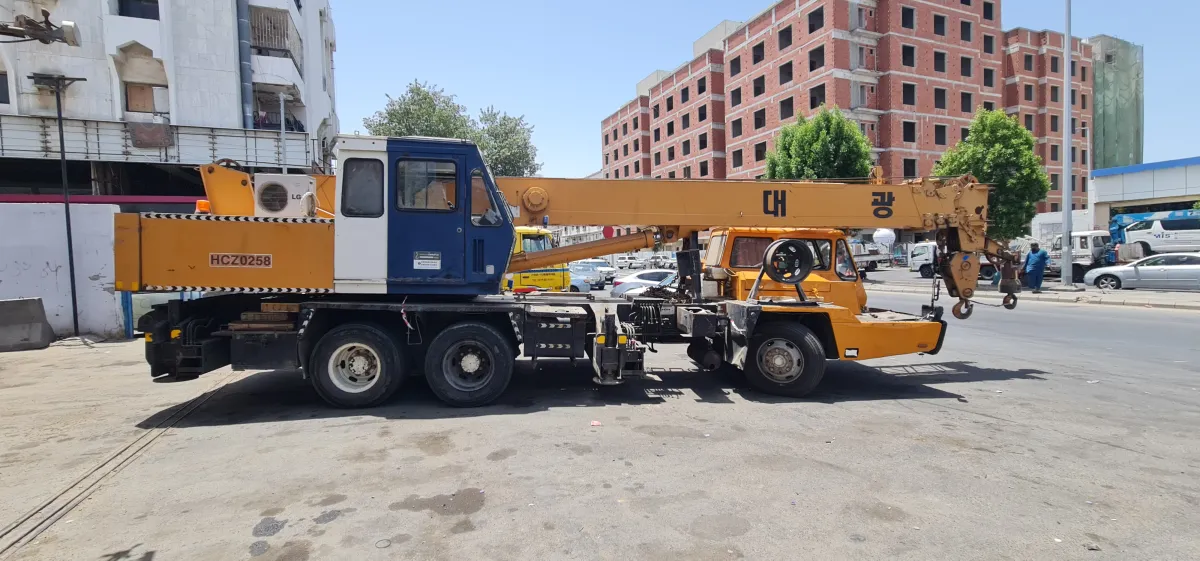 Crane 25 ton — Samsung · SC25H-2 · 1996 · Orange