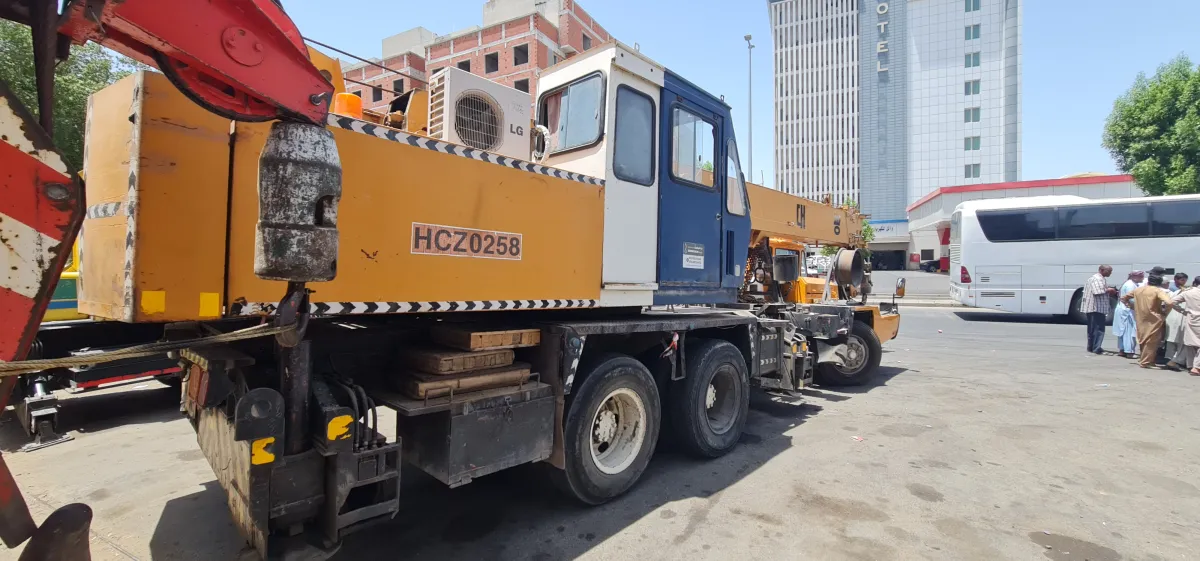 Crane 25 ton — Samsung · SC25H-2 · 1996 · Orange — photo 3 of 6