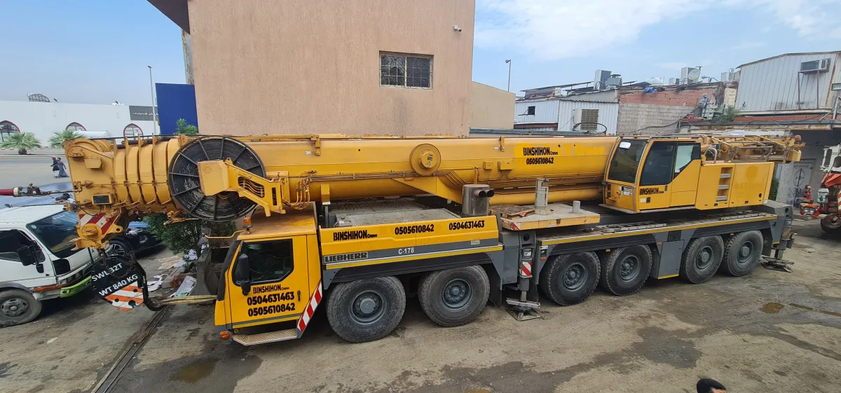 Crane 250 ton — Liebherr · LTM1250-6.1 · 2010 · Yellow