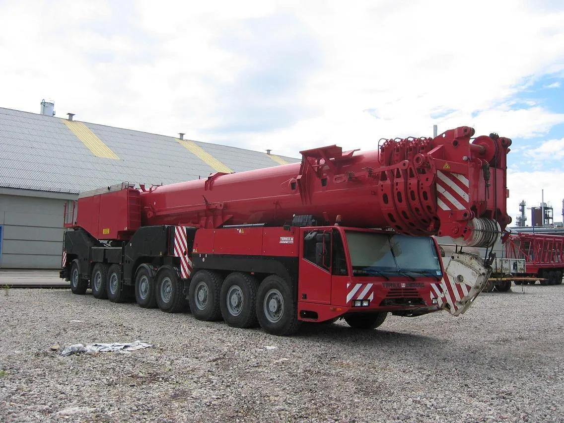 Crane 300 ton — Liebherr · LTM 1300 · 2000 · Red — photo 4 of 6