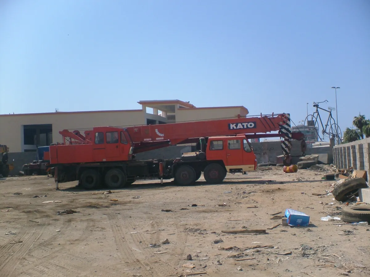 Crane 300 ton — Liebherr · LTM 1300 · 2000 · Red — photo 5 of 6