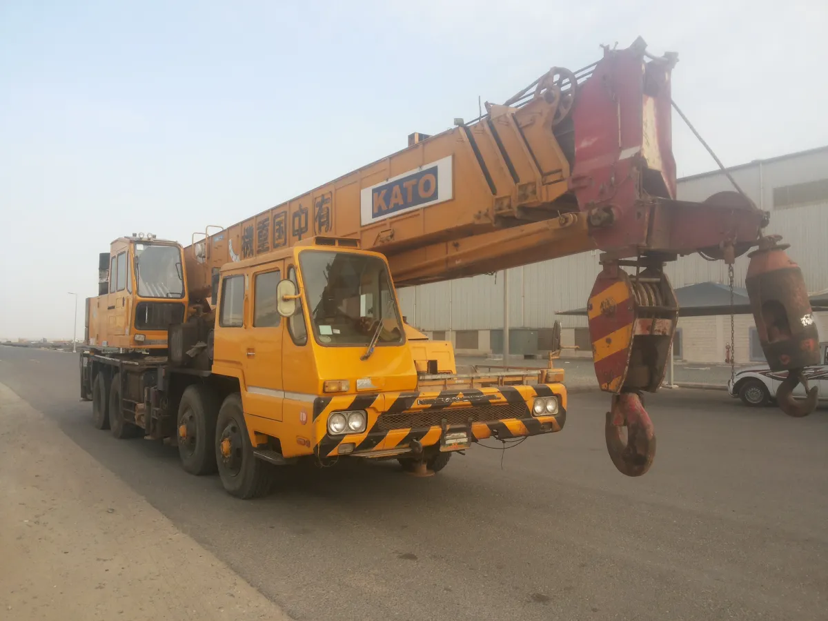 Crane 45 ton — Kato · NK-450B · 1991 · Yellow