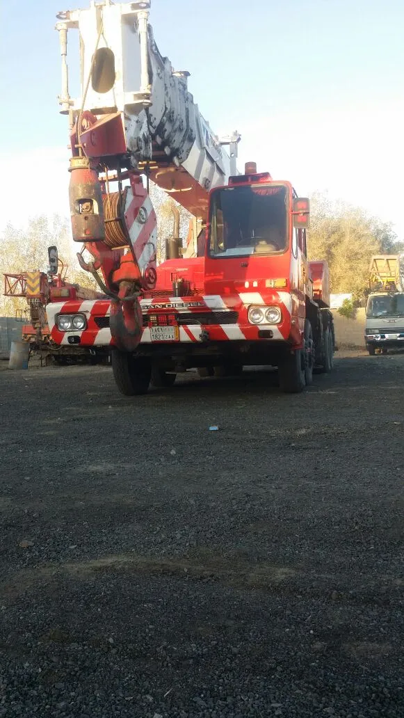 Crane 50 ton — Tadano · TG500E · 1997 · Red / White