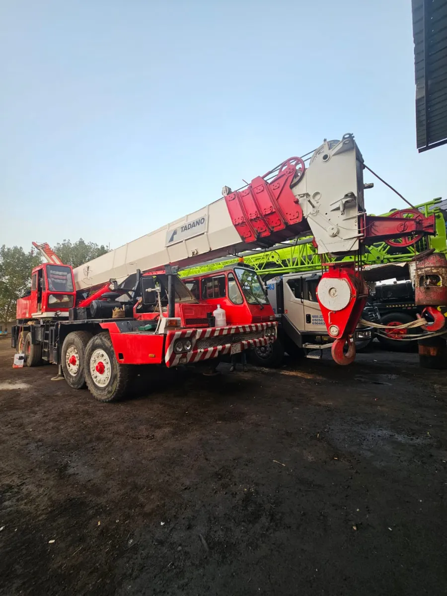Crane 70 ton — Tadano · TG-700E-3 · 2001 · Red / White