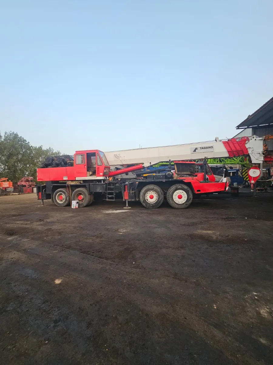 كرين 70 طن — تادانو · TG-700E-3 · 2001 · احمر/ابيض — صورة 3 من 4