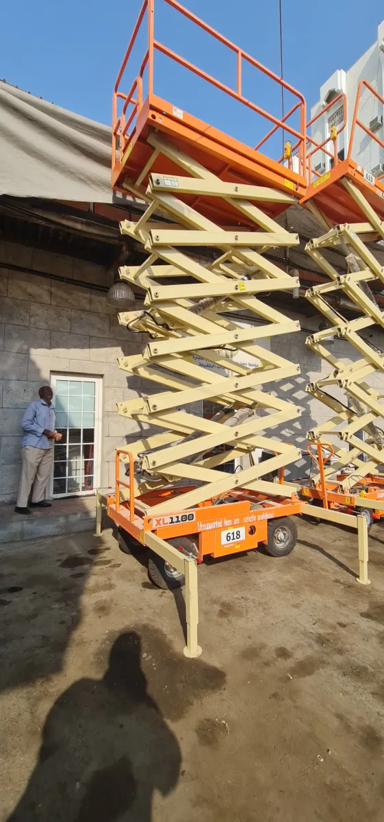 Scissor lift 11 m — X-Lift · XL1100 · 2022 · Orange — photo 4 of 5